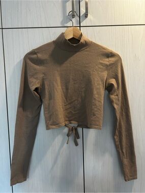 Women's Aritzia Tie-Hem Mock Neck Long Sleeve Top